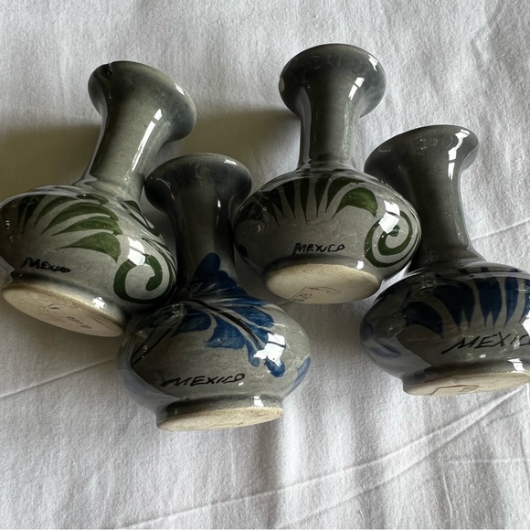 Four Small Mexican Vases - Picture 6 of 8